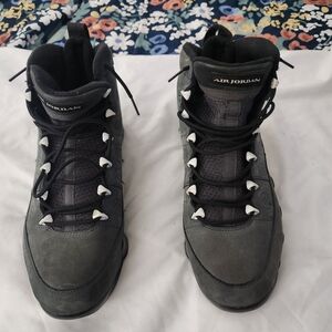 Jordan Men's Black and Gray Sneakers